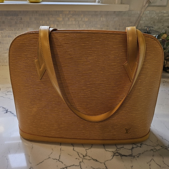Authentic Vintage Louis Vuitton Epi Lussac - Picture 2 of 15